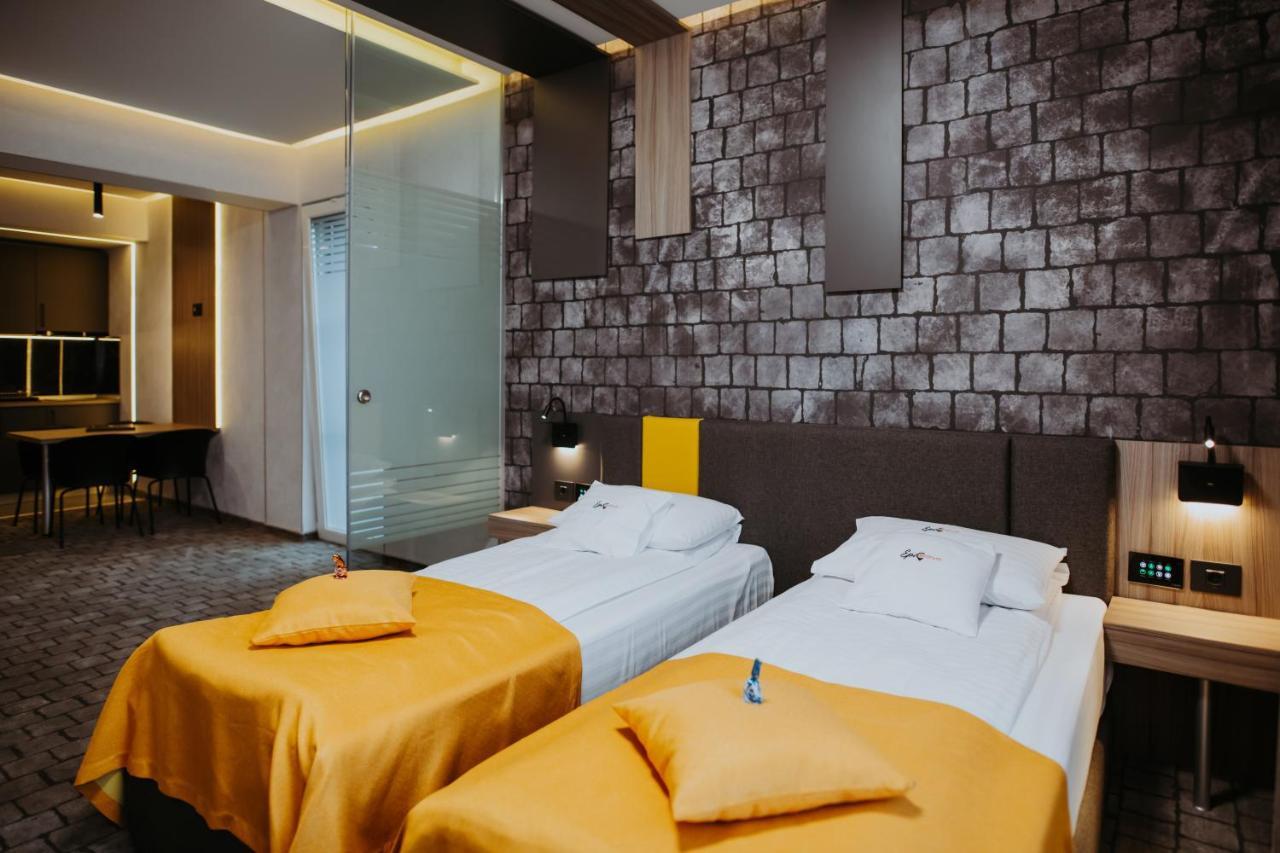 Hotel Epic Centrum Cisnadie Ngoại thất bức ảnh