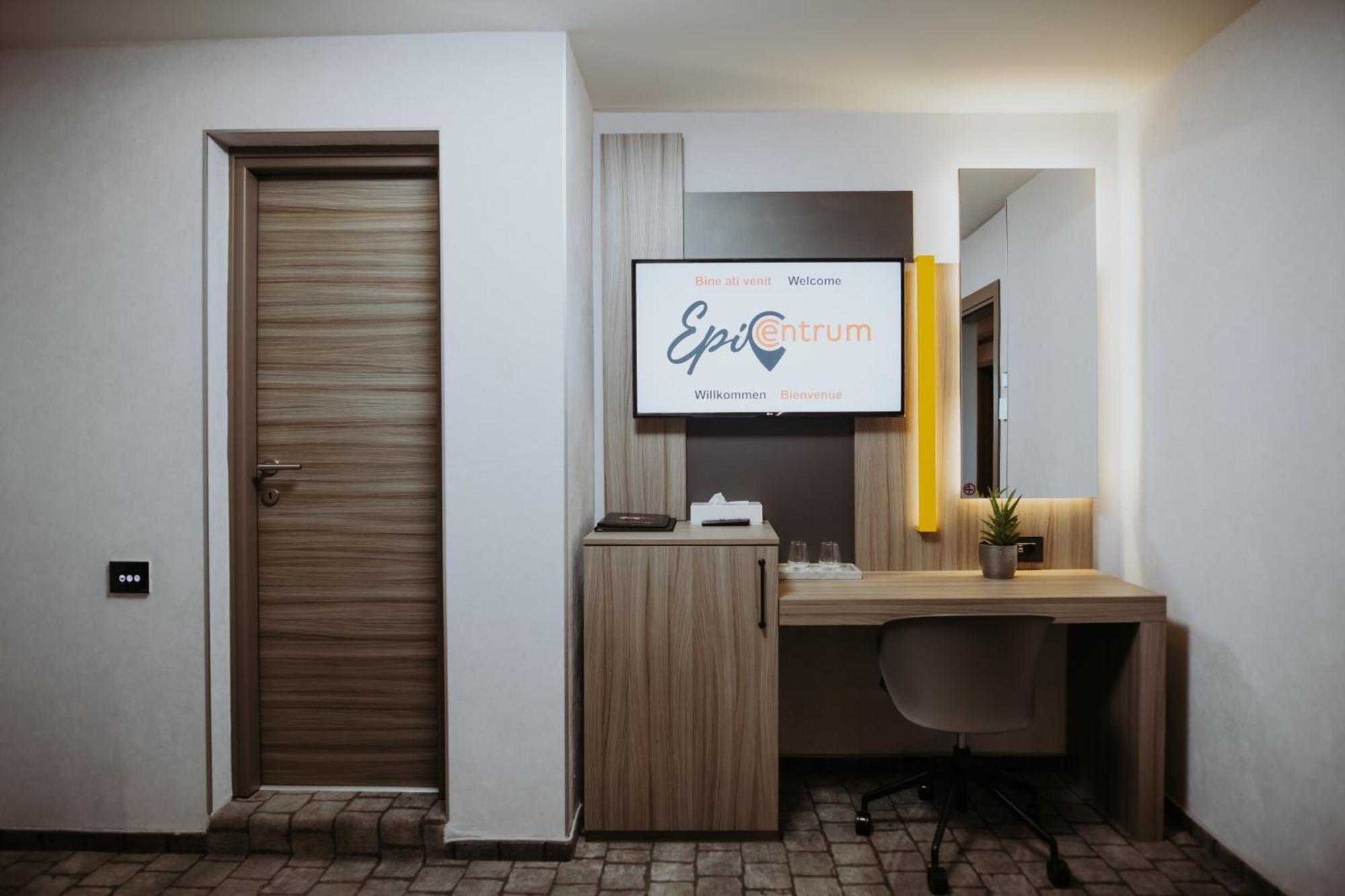 Hotel Epic Centrum Cisnadie Ngoại thất bức ảnh