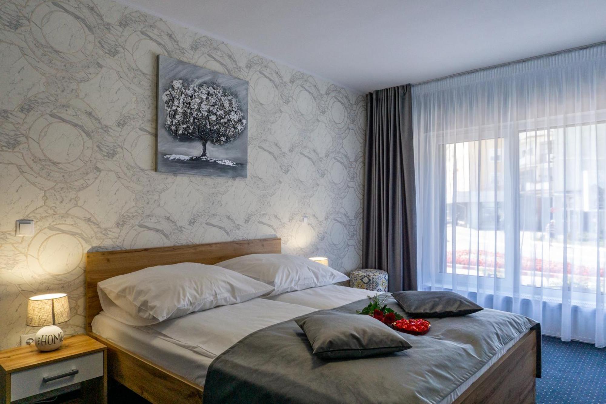 Hotel Epic Centrum Cisnadie Phòng bức ảnh