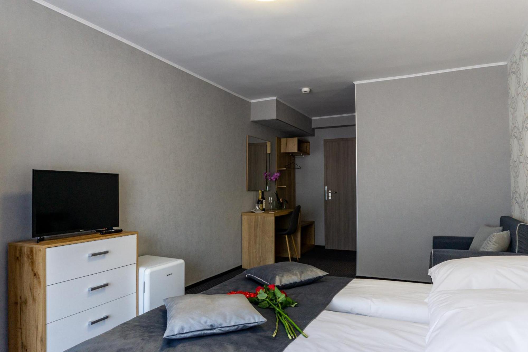 Hotel Epic Centrum Cisnadie Phòng bức ảnh