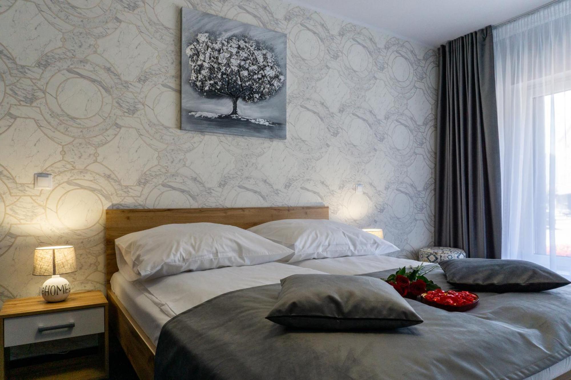 Hotel Epic Centrum Cisnadie Phòng bức ảnh