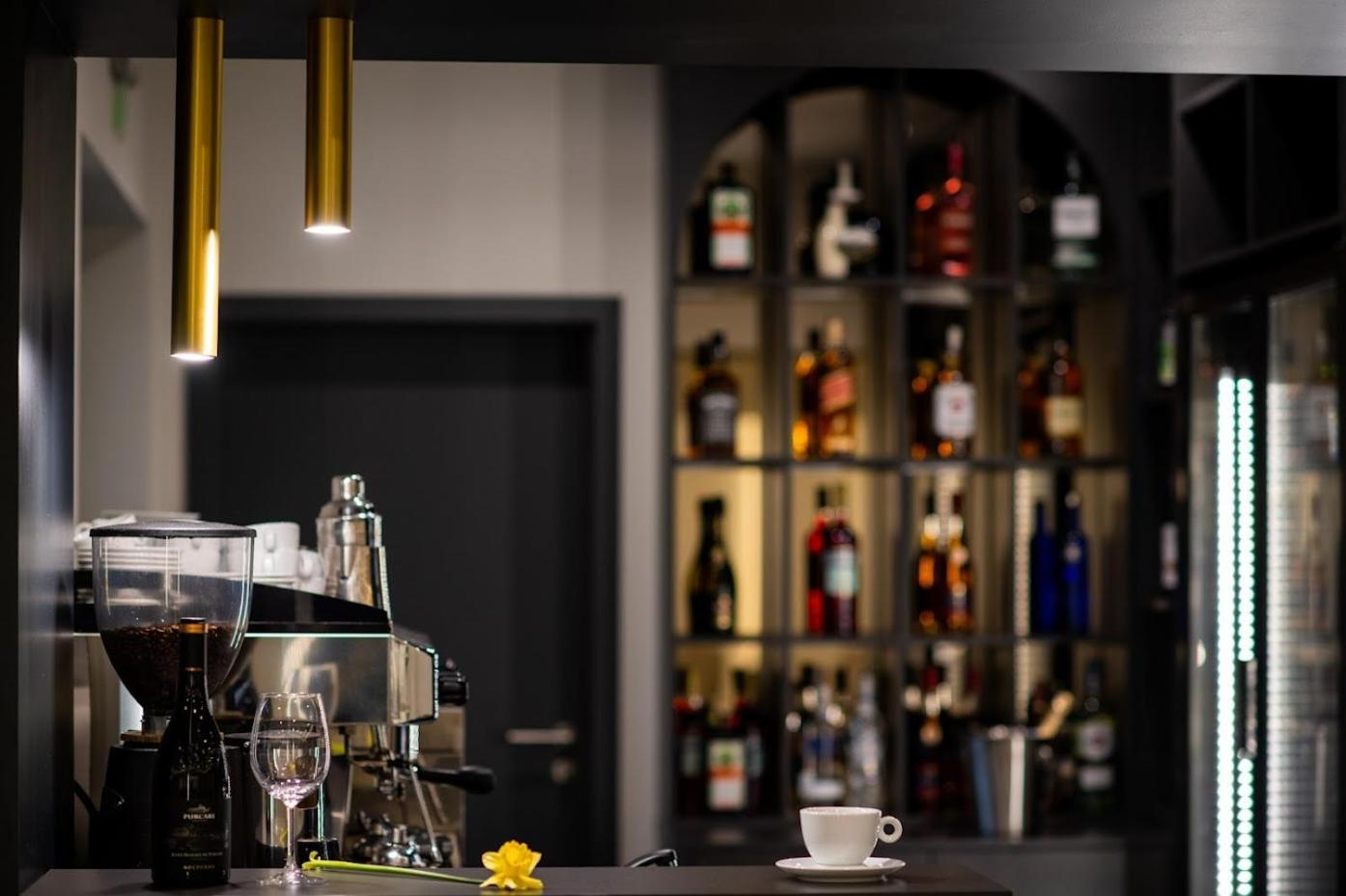 Hotel Epic Centrum Cisnadie Ngoại thất bức ảnh