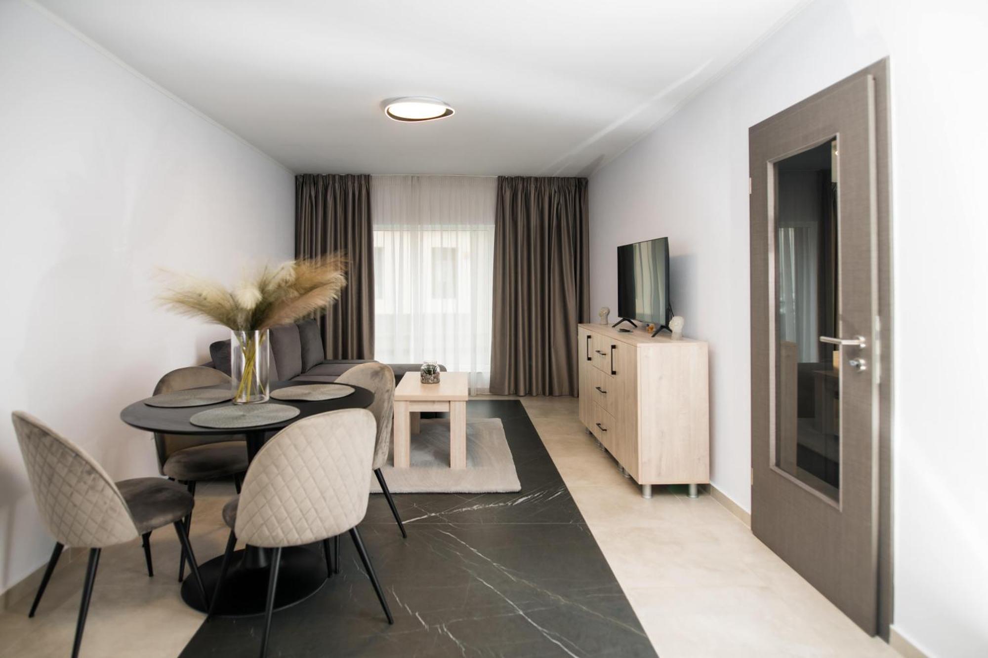 Hotel Epic Centrum Cisnadie Ngoại thất bức ảnh